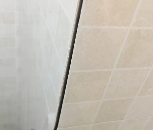 兴仁瓷砖空鼓维修公司分享阳台瓷砖脱落的修复过程可以分为以下几个步骤